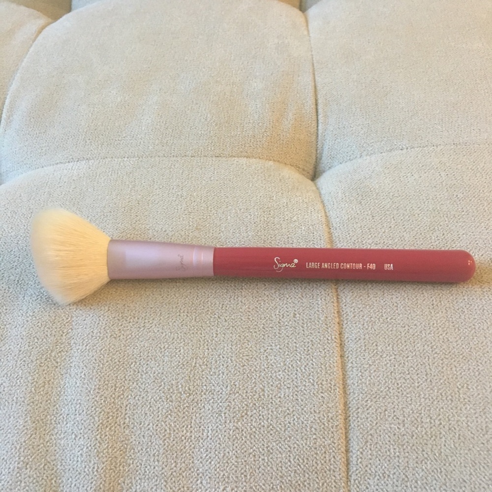 Sigma F40 Large Angled Contour Brush